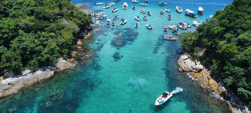 Lagoa Azul Boat Ride through 5 Islands in Angra dos Reis