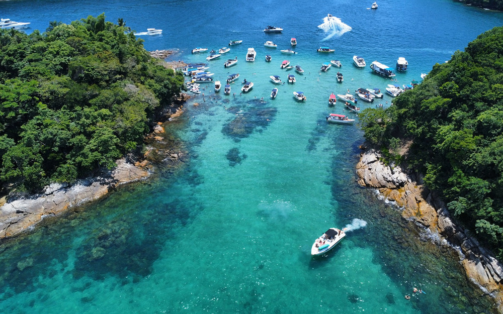 Lagoa Azul Boat Ride through 5 Islands in Angra dos Reis