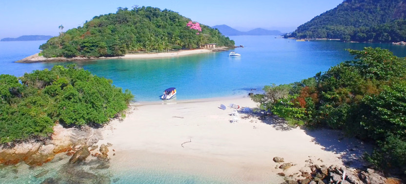 Lagoa Azul Boat Ride through 5 Islands in Angra dos Reis