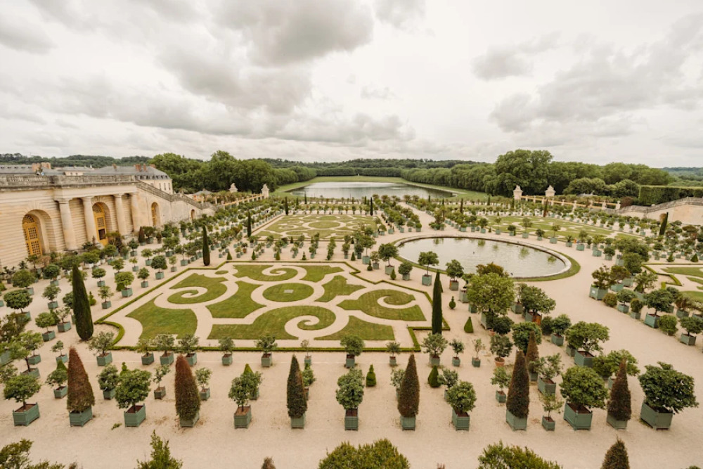 Alone in Versailles: Palace of Versailles Small Group Guided Tour