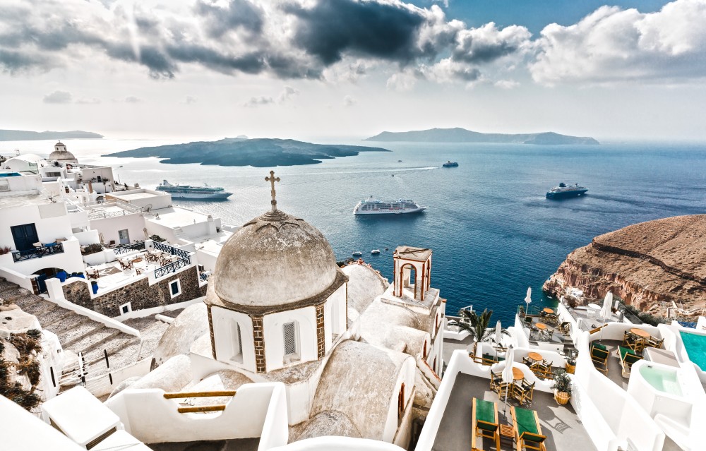 Island Bus Tour: The Majestic Spots of Santorini