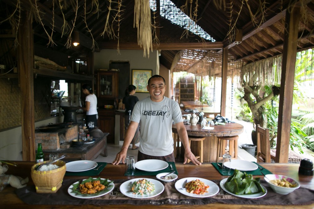 Traditional Balinese Cooking Class with Garden Tour In Ubud with Dewa