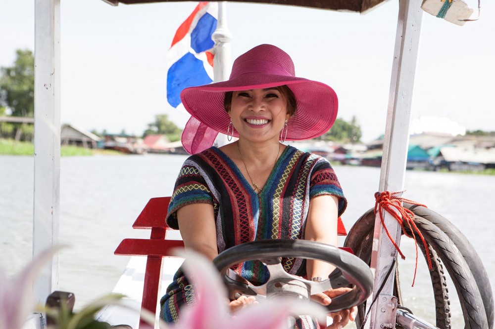 Private Scenic Boat Ride And Authentic Thai Food with Aoy