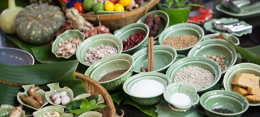 Scenic Boat Ride & Thai Cooking Class in Bangkok with Aoy