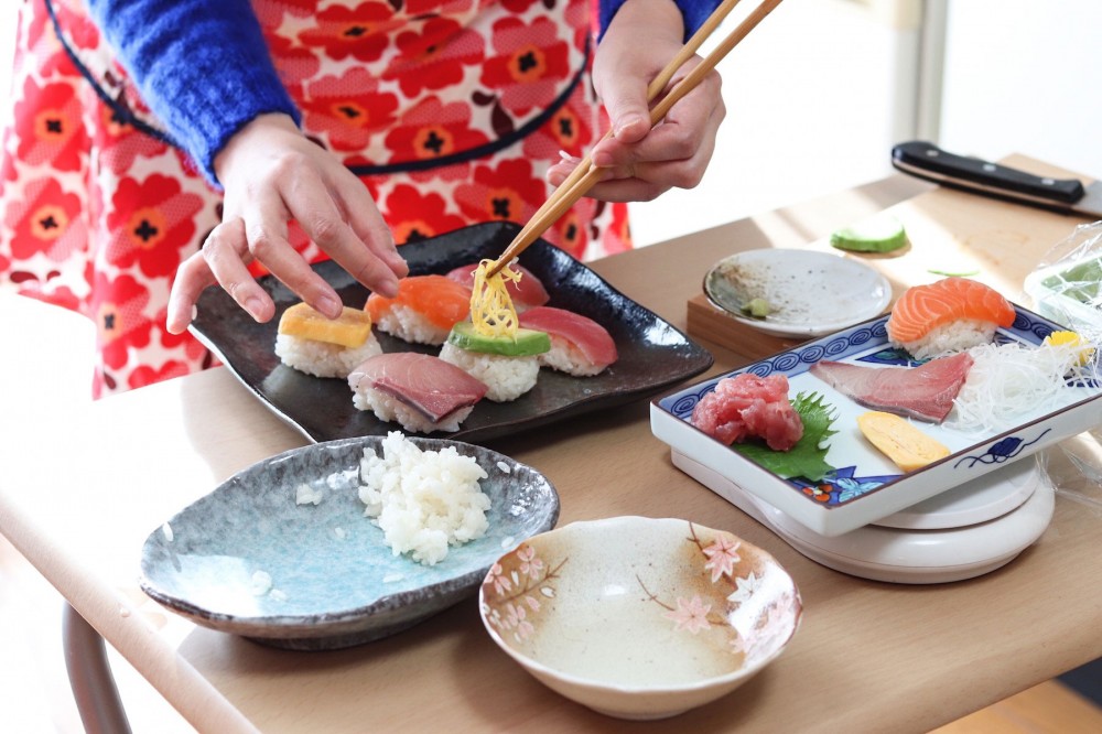 Private Kyoto Sushi Cooking Class & Tea Ceremony with Emika