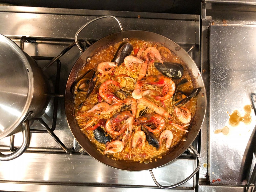 Private Interactive Market Tour And Fun Paella Class In Barcelona 