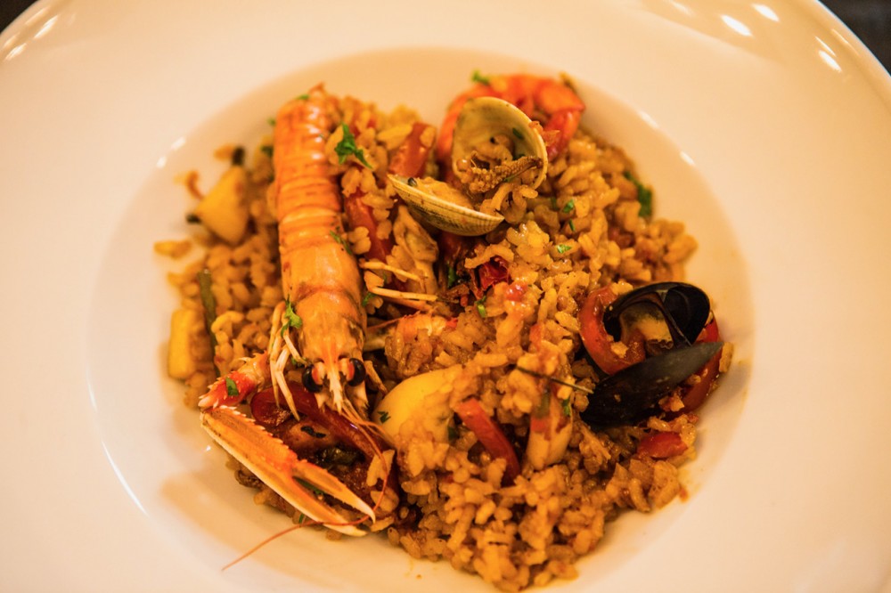 Private Interactive Market Tour and Fun Paella Class In Barcelona