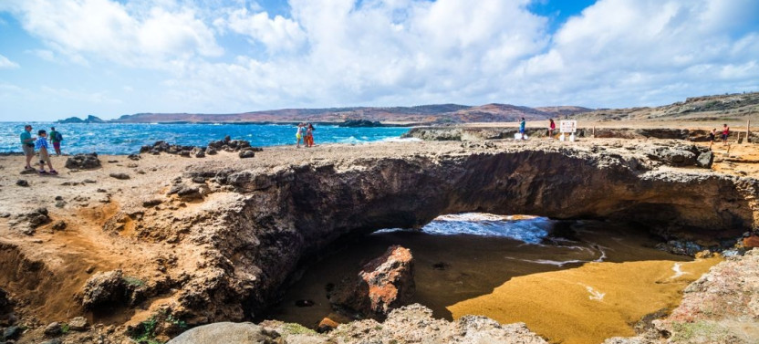 Aruba Island Bus Tour to Aloe Factory, Casibari Rocks & Arashi Beach