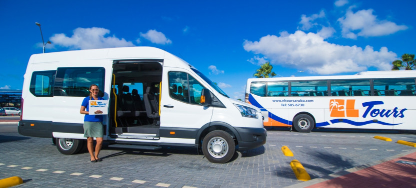 Private Round-Trip Airport Transfer by Minivan for 6–9 Passengers
