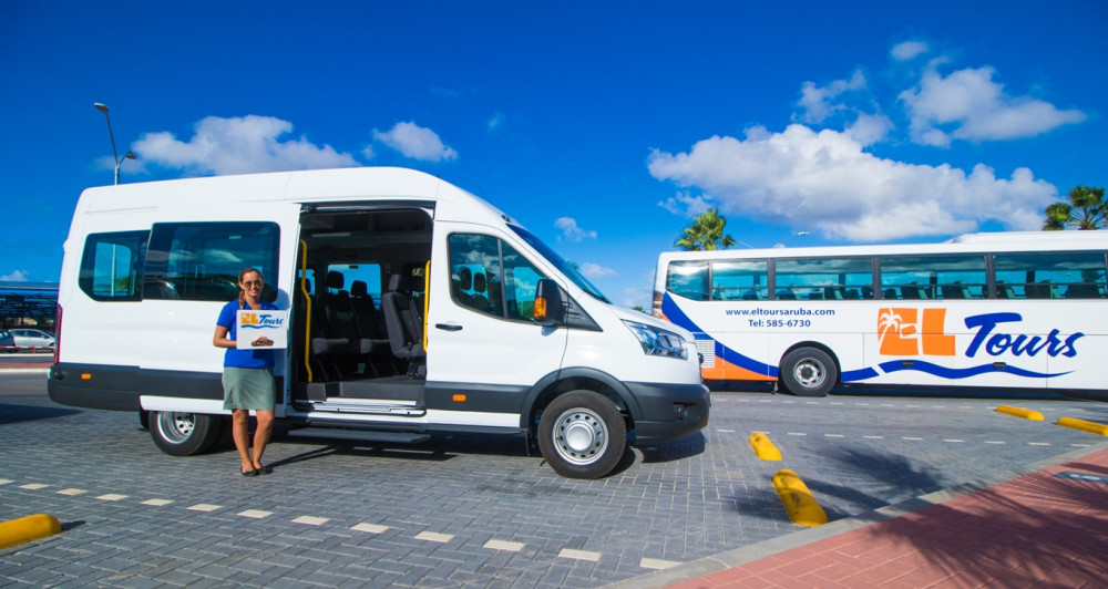 Private One Way Airport Transfer by Minivan for 6–9 Passengers