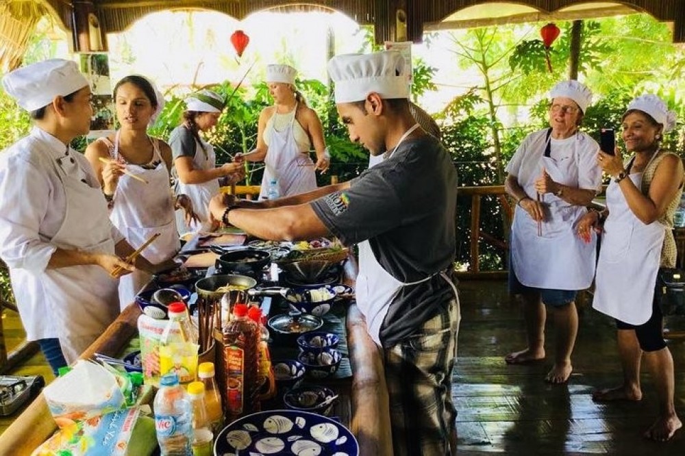 Small Group Market Tour Basket Boat Ride And Cooking Class