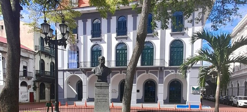 Private Old Canal Zone Tour (Miraflores Locks, Former Bases, and Museum)