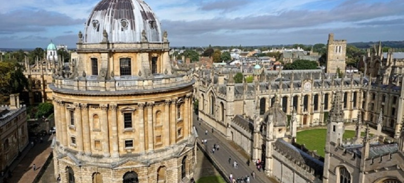 Shared Mandarin Alumni-led Oxford Walking Tour & Punting w/opt College