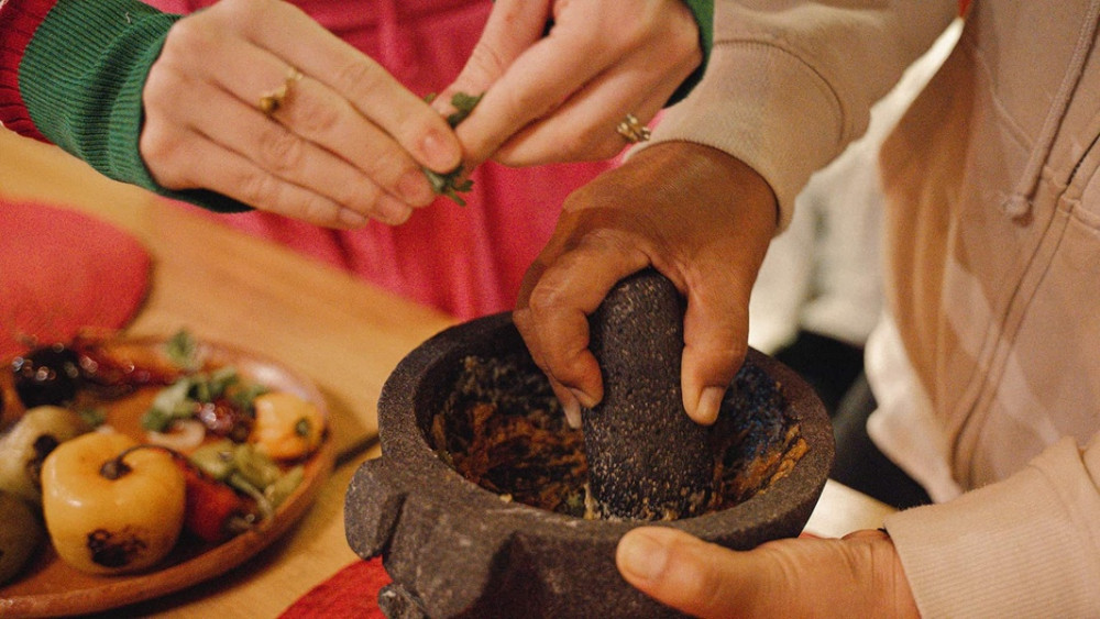 Hidden Speakeasy Food Tour With Salsa Making in Mercado de Jamaica