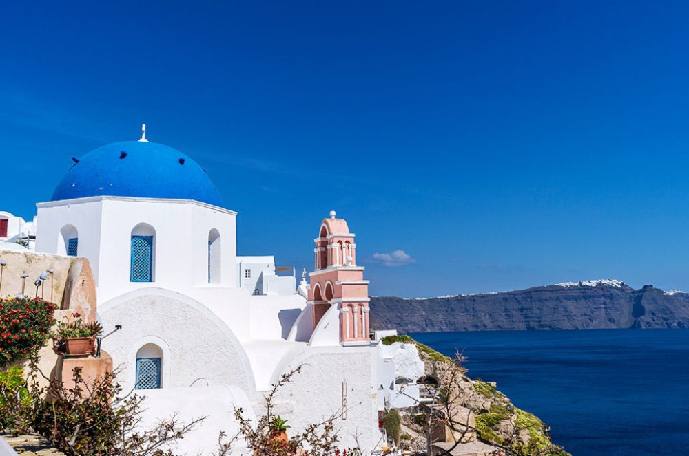 Private Santorini Villages & Winery Tour with Wine Tasting and Meze