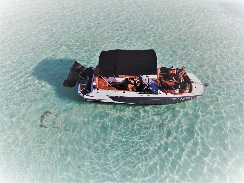 Full Day Private Moorea Lagoon Wildlife & Motu Escape Tour