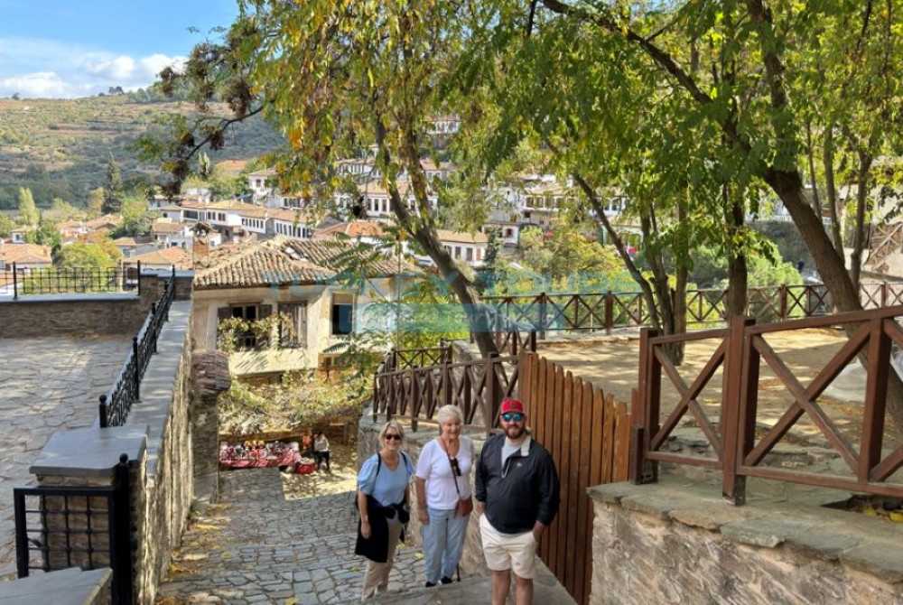 Kusadasi Walking Tour with Pigeon Island, Byzantine Castle & Carpet Demo