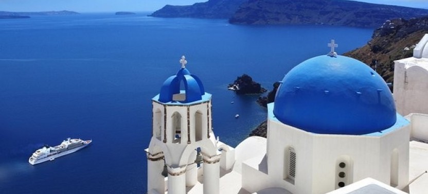 Private Customizable Santorini Tour with Local Driver-Guide
