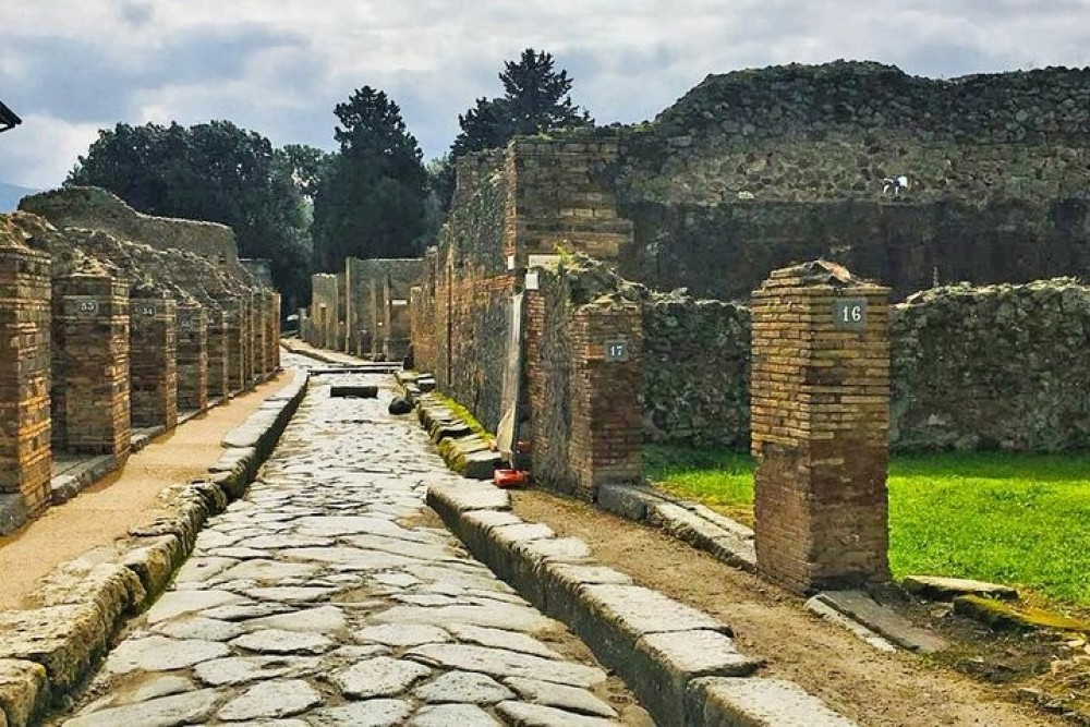 excursions to pompeii from naples