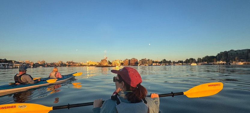 Victoria Harbour Sunset Kayak Tour