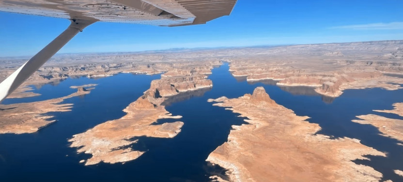 Scenic Flight Tour Over Lake Powell, Canyonlands, and Horseshoe Bend