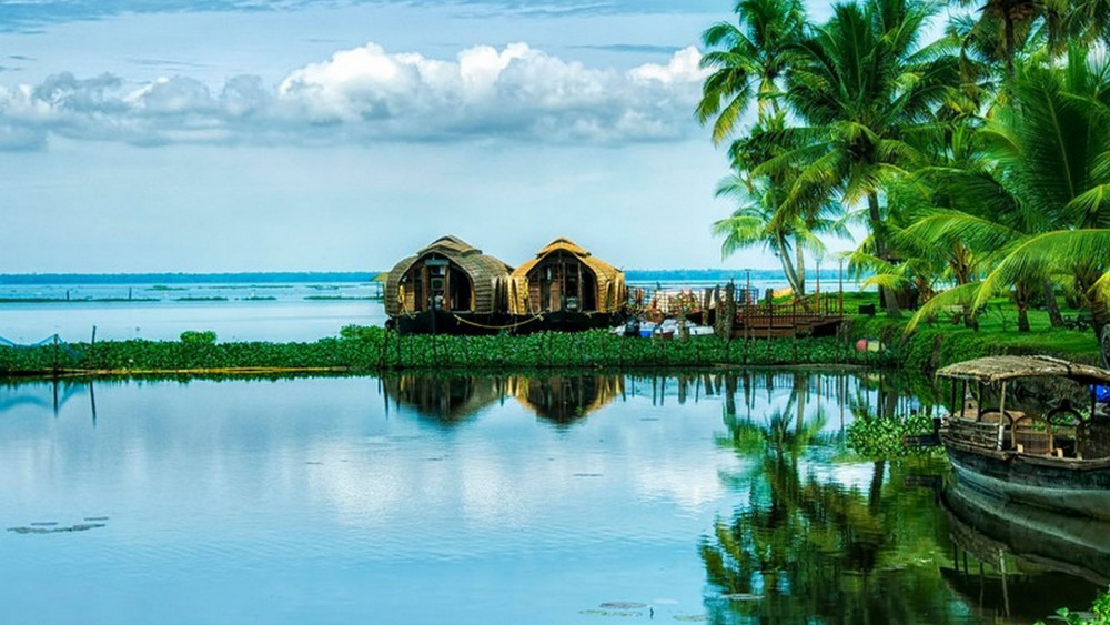 3-Day Private Kumarakom Houseboat Cruise & Kerala Village Culture Experienc