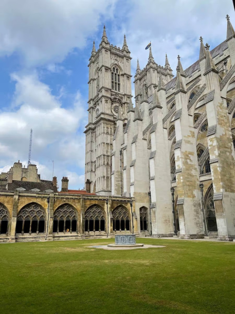 Private Westminster Abbey Tour & Royal Landmarks Walking Experience