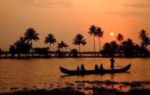 Private Cochin, Munnar, and Alleppy Houseboat 4 Days Package