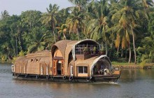 4 Day - Kerala Tour With Private Houseboat & Transportation