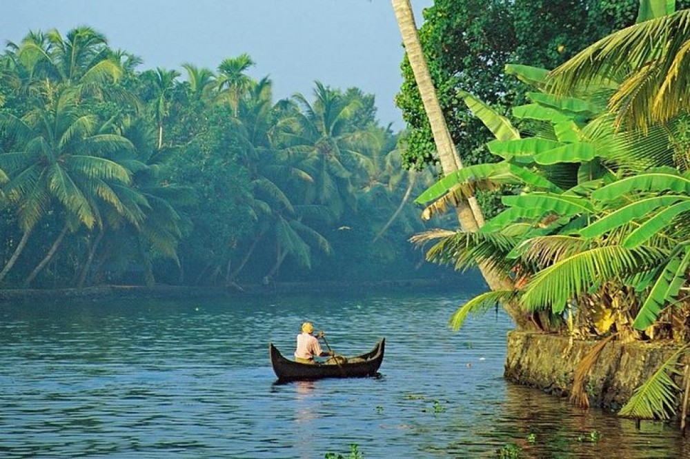 Private Alleppy Canal Cruise With Local Kerala Food Tasting