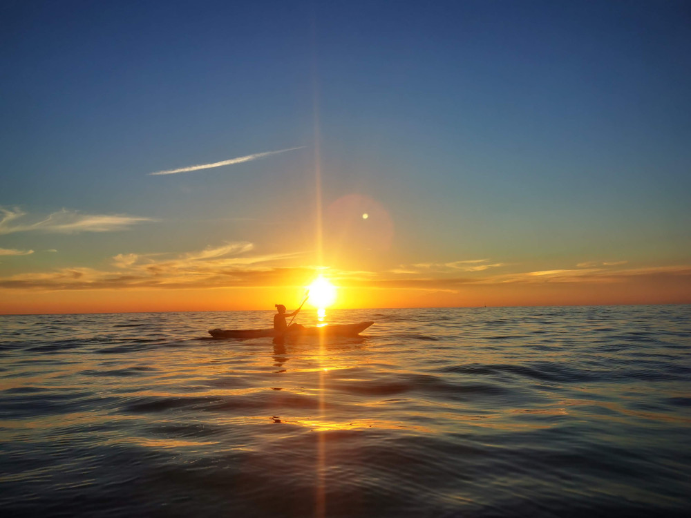 Sunset Sea Kayaking Tour with Historical Coastline & Dolphin Views in Poreč