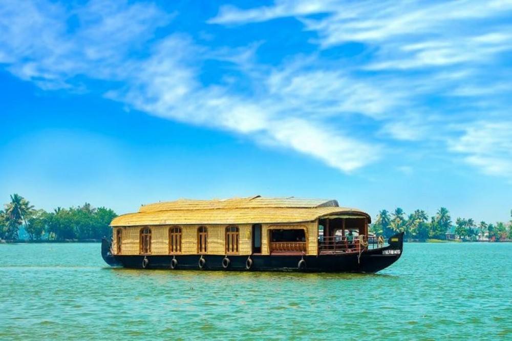 Private Overnight Houseboat Cruise