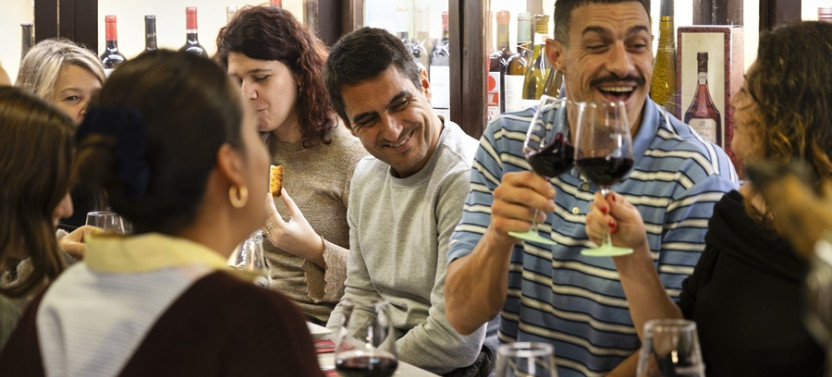 Tapas & Wine Tour in Barcelona’s Historic Centre Small Group