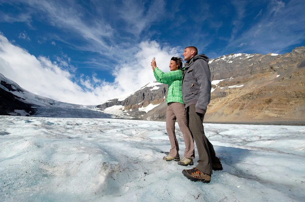 Banff to Jasper: One Way Sightseeing Tour