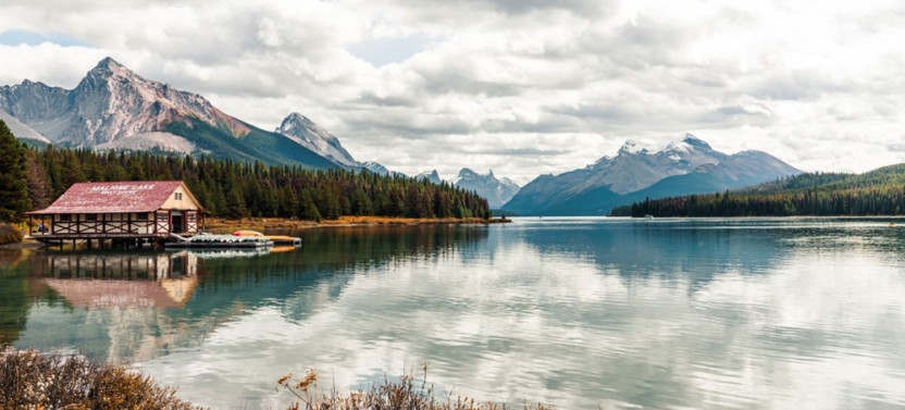 Maligne Valley Sightseeing Tour with Cruise