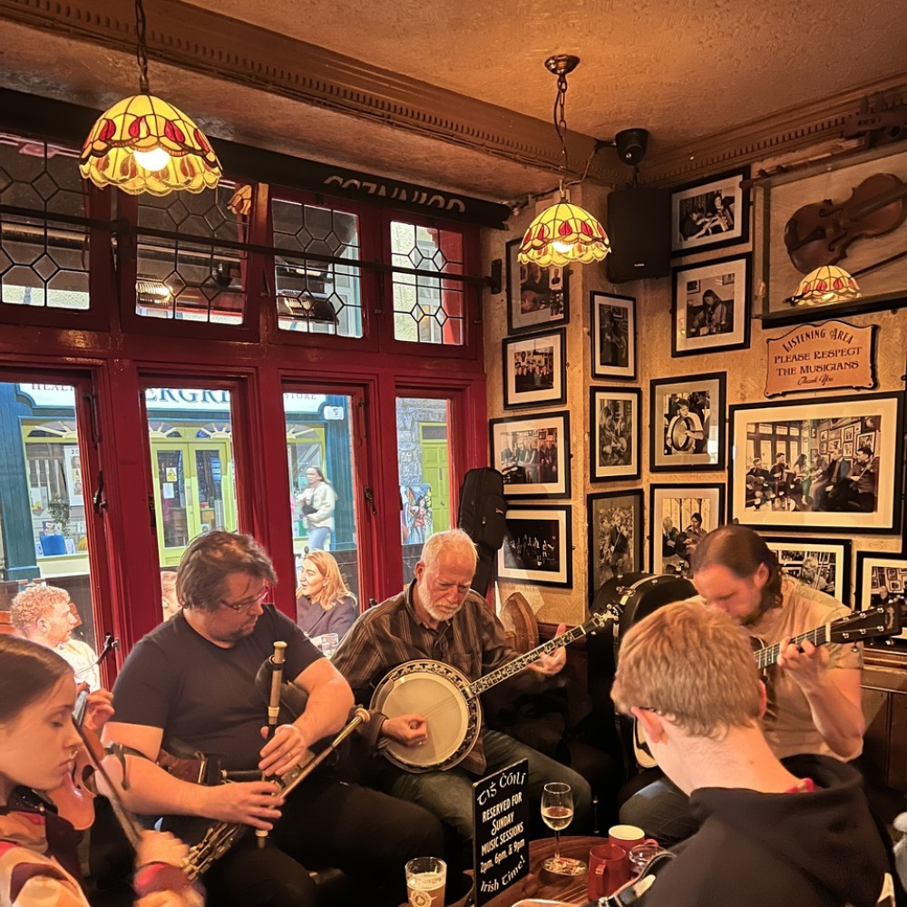The Exclusive Galway Experience: Culture Walk with Pints and Dinner
