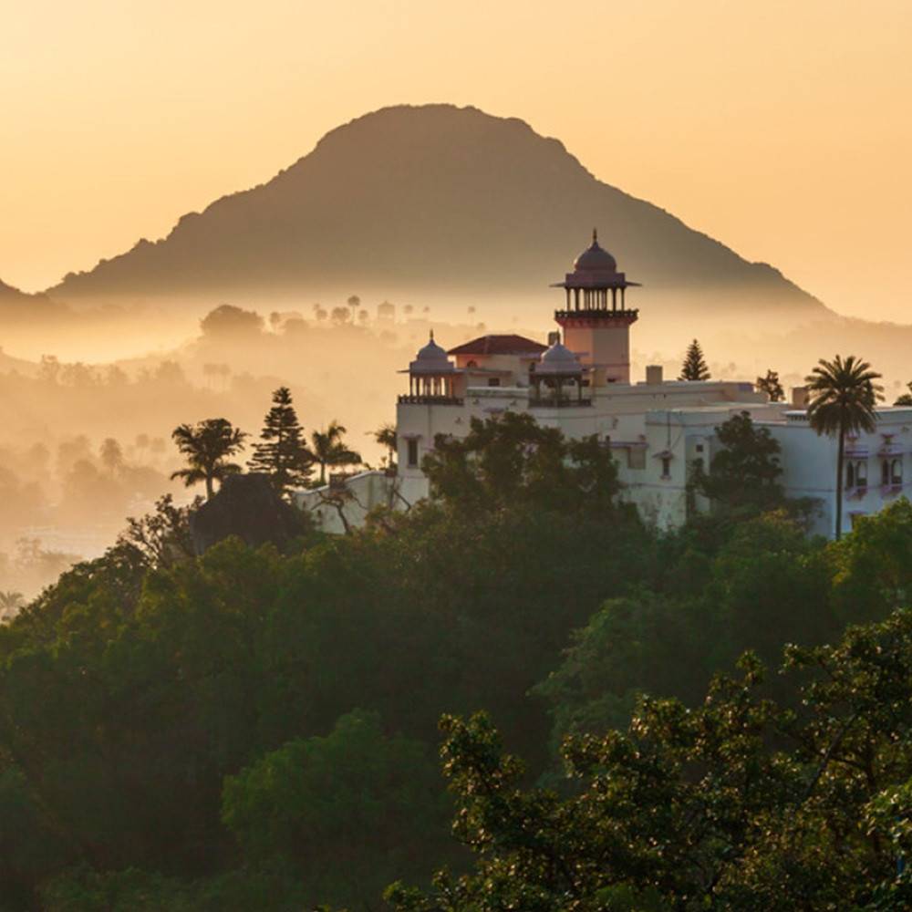 8-Day Colorful Rajasthan Tour of Forts, Deserts & Lakes