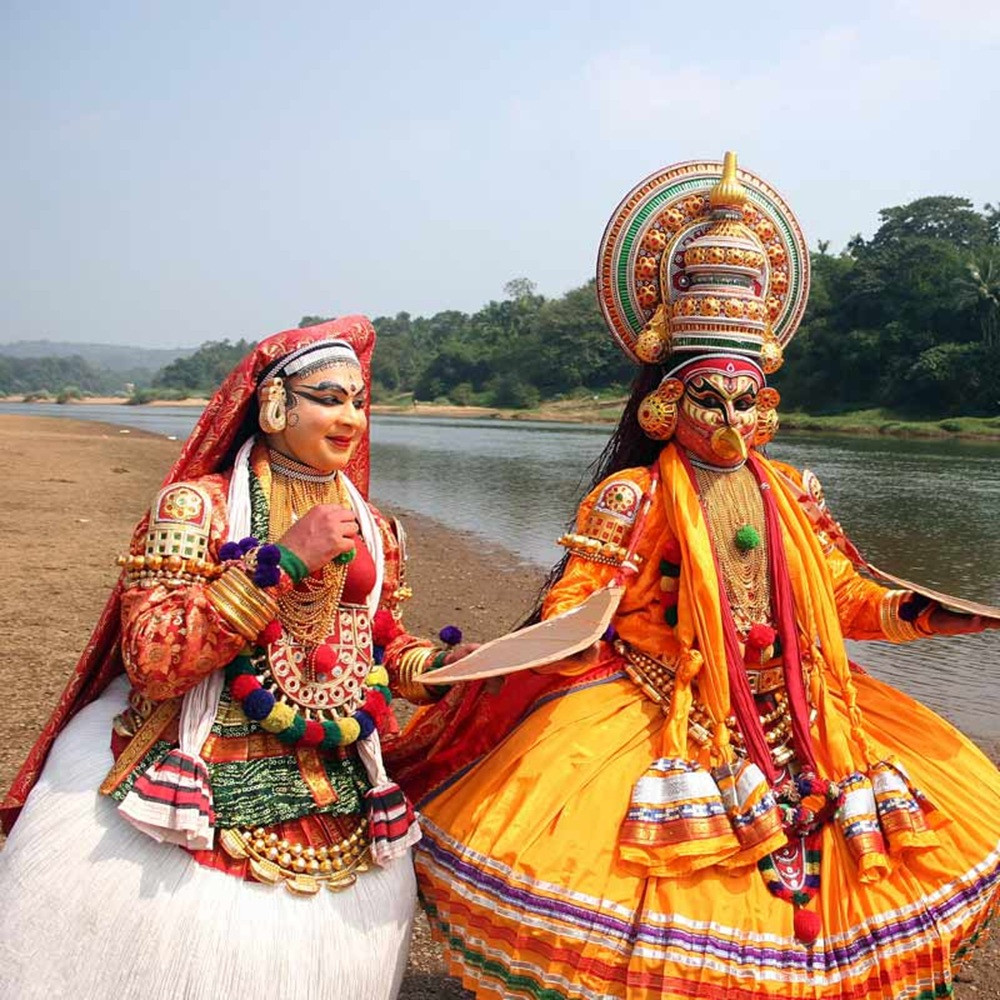 5-Day Kerala Tour with Munnar Hills, Thekkady Spices & Alleppey Backwaters