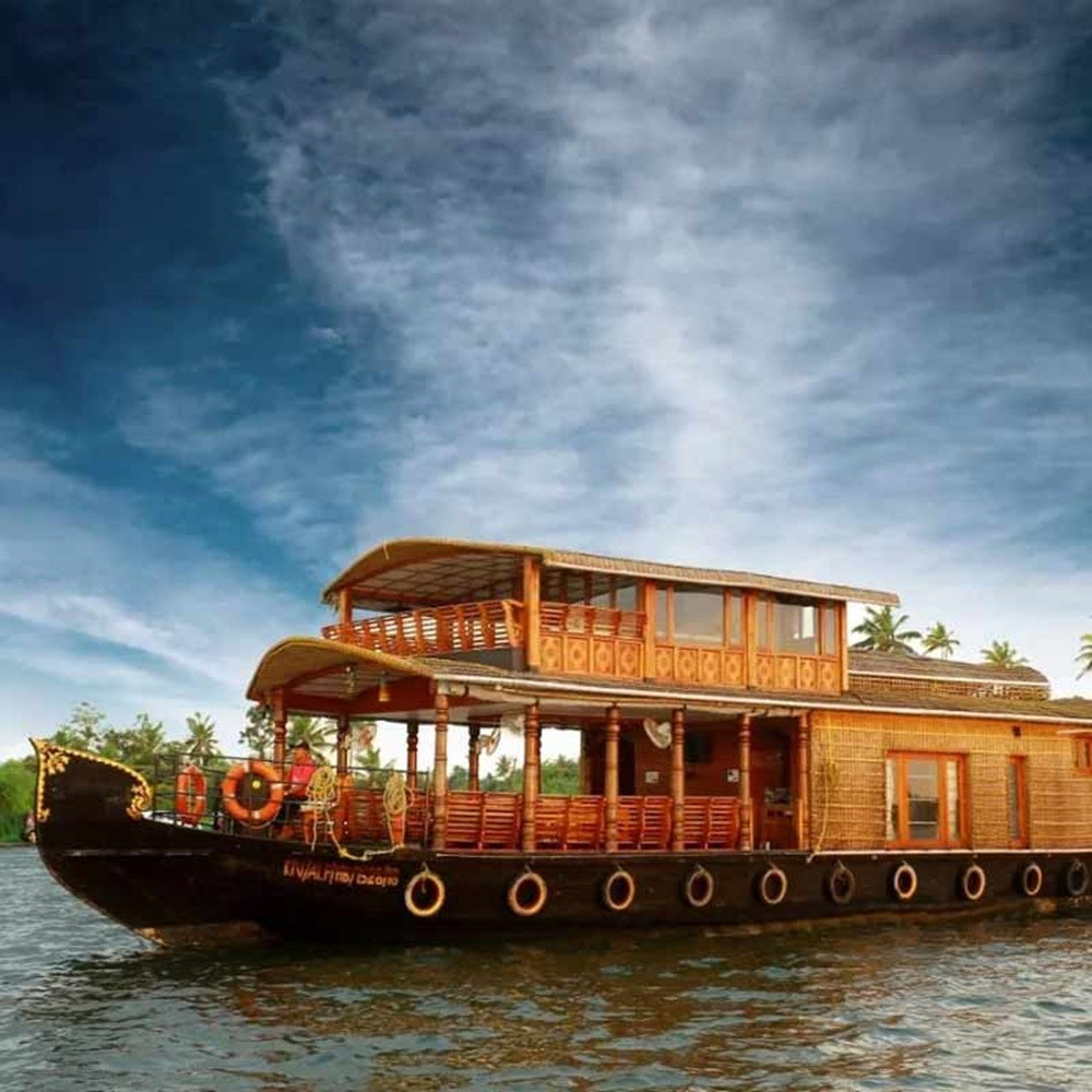 Overnight Alleppey Backwaters Houseboat Cruise with Kerala Meals
