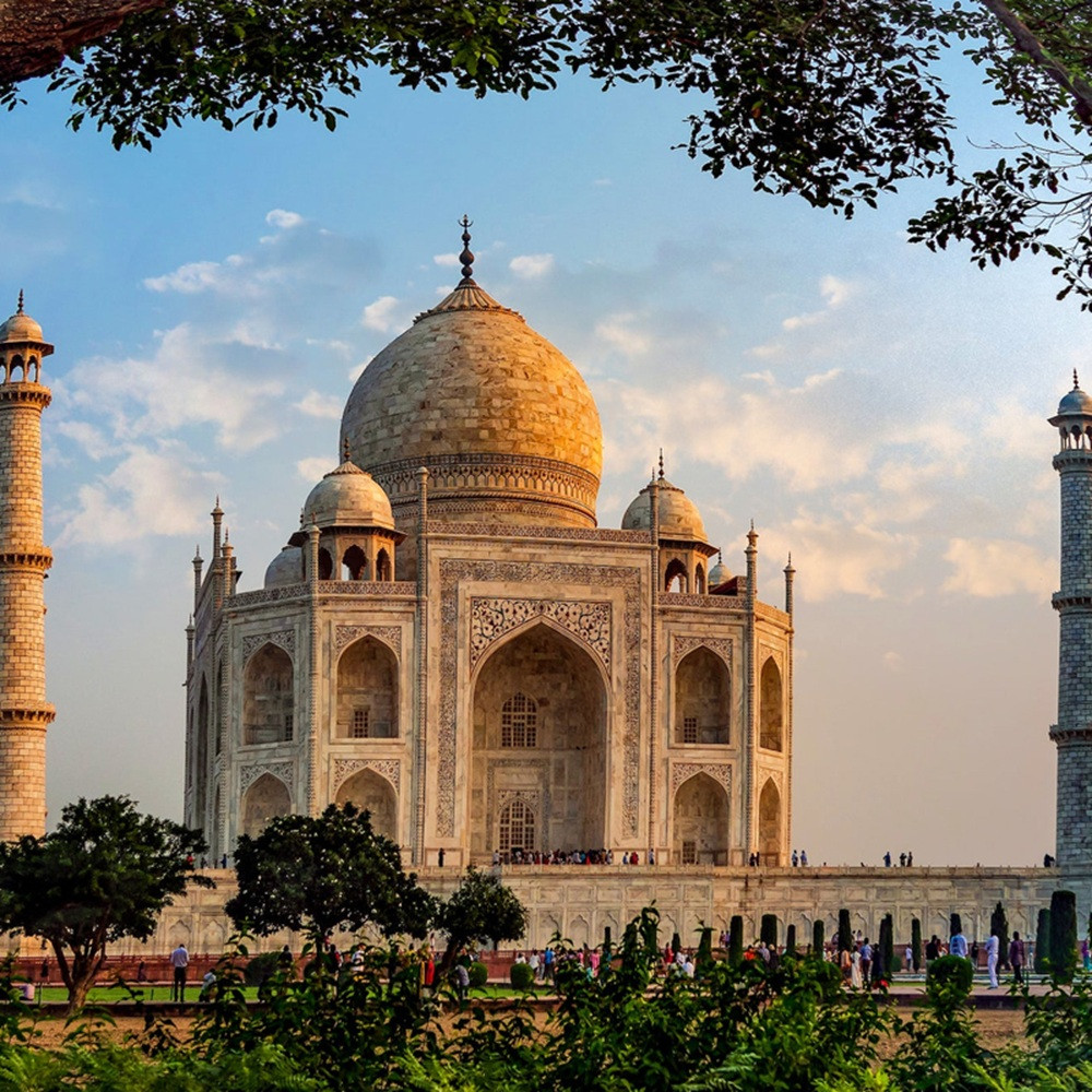 Same Day Private Taj Mahal & Agra Fort Tour from Mumbai by Luxury Car