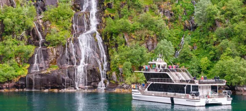 Silent Lysefjord & Pulpit Rock Cruise
