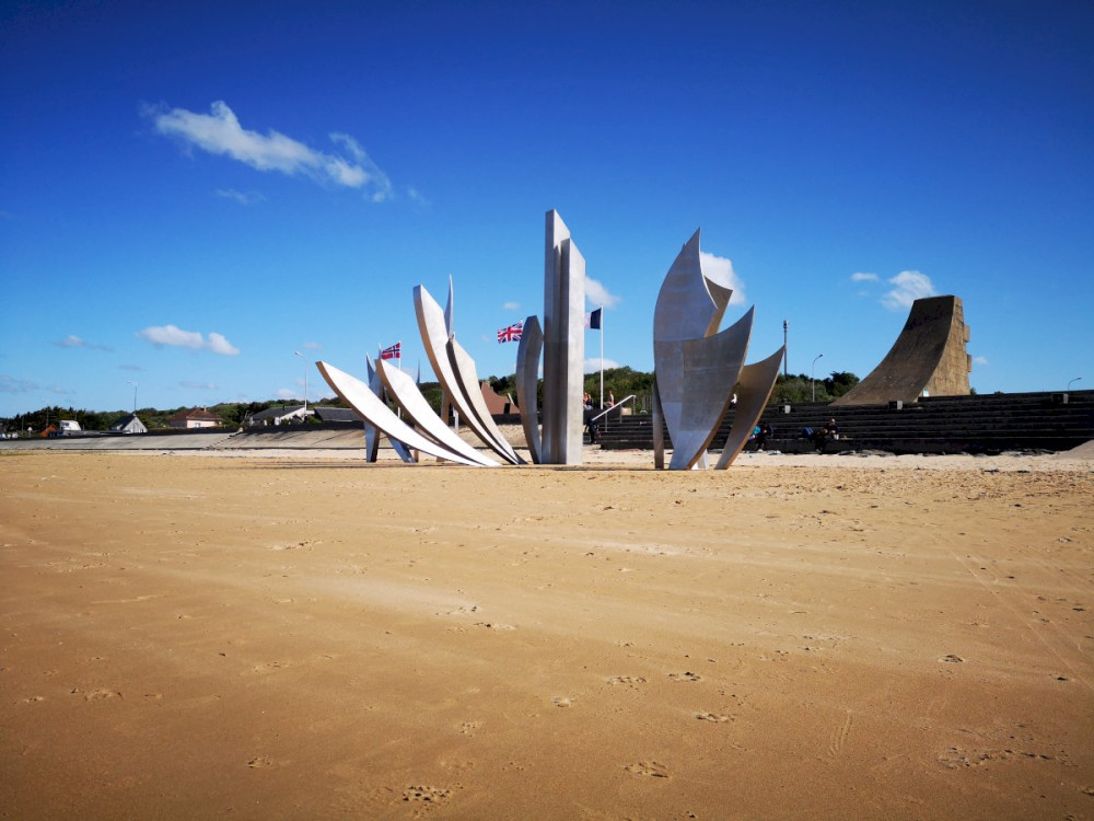 Omaha & Utah Beaches D-Day Sites Tour: Private Journey from Bayeux