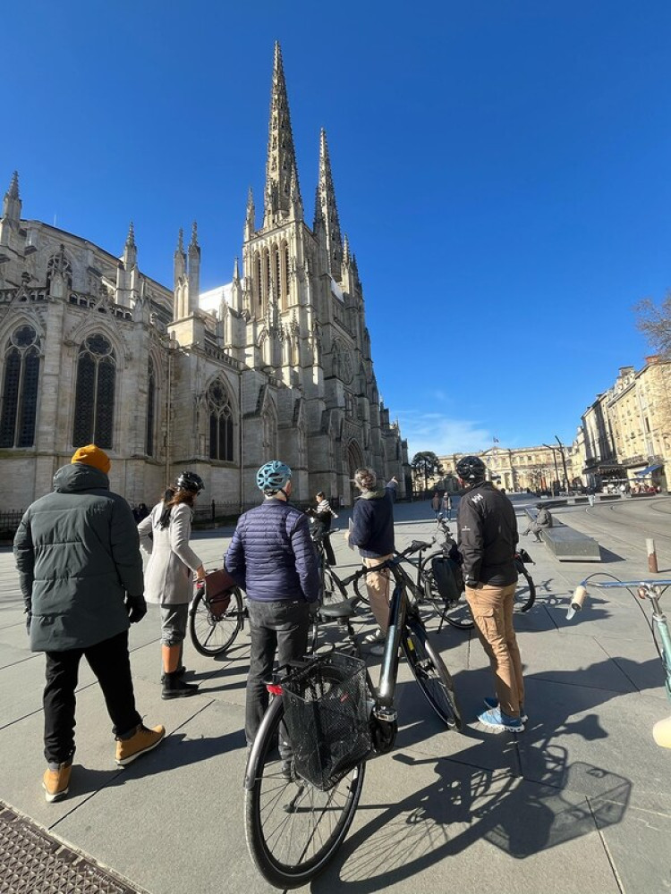 Immersive 3-Hour Guided Bike Tour of Historic Bordeaux