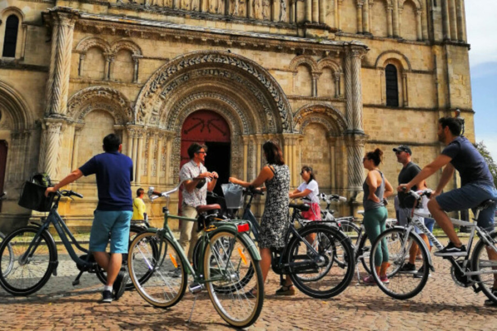 Explore Bordeaux on a Bike Tour with Wine Tasting