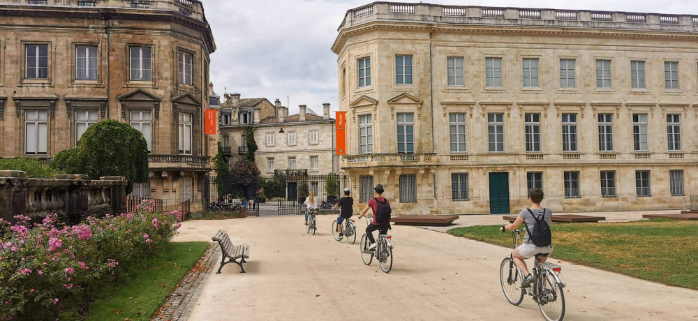 Guided Bordeaux E-Bike Tour Featuring Boccia and a French Aperitif