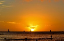 Pink Sails Waikiki2