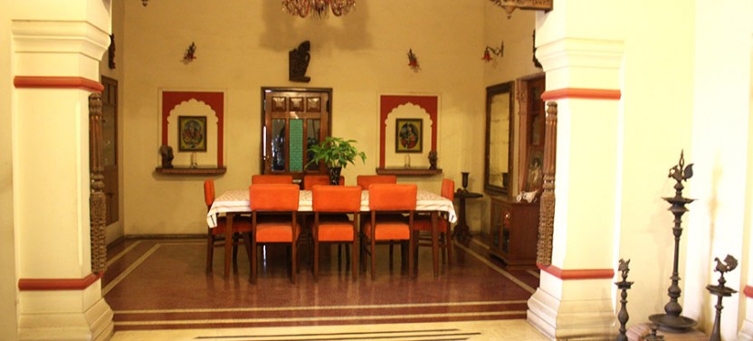 Authentic Homemade Meal In a 100-Year-Old Ancestral Home in Agra