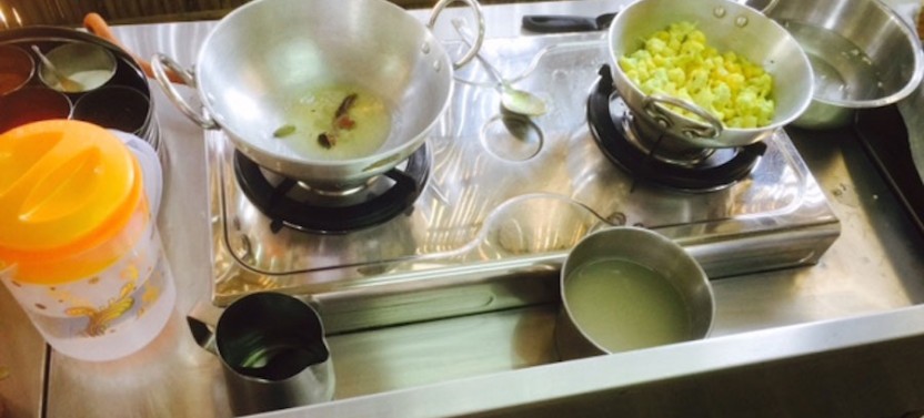 Market Tour and North Indian Vegetarian Cooking Class in Jaipur