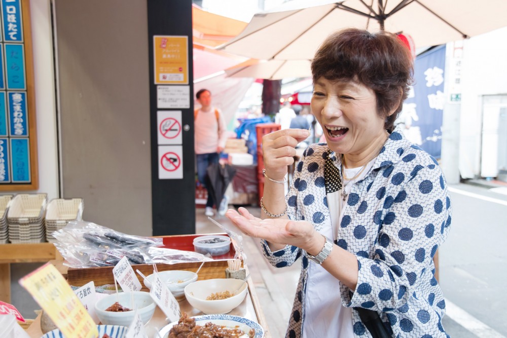 Private Tsukiji Outer Market Tour & Cooking Class in Tokyo with Junko