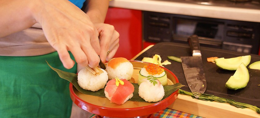 Sushi, Bento or Gyoza Class in Tokyo with a Fun Local, Miki